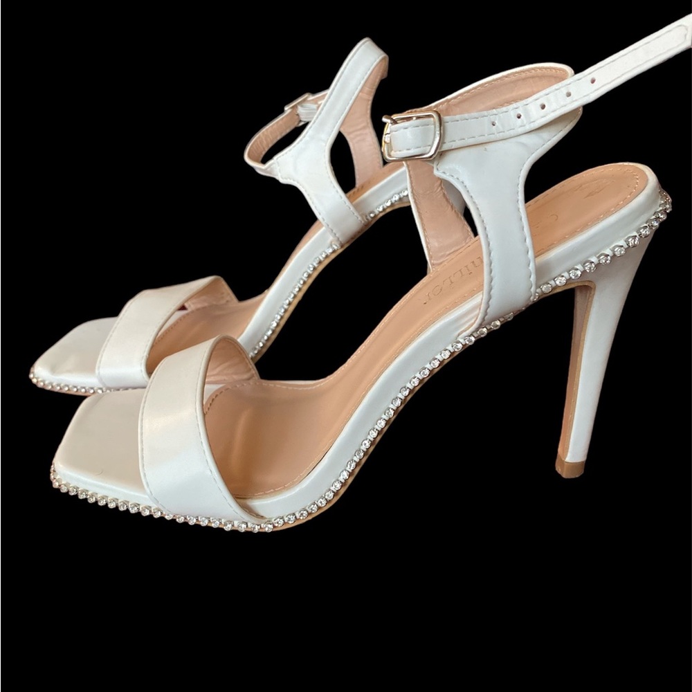 Beautiful white rhinestone heals